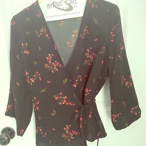 Floral wrap shirt size small